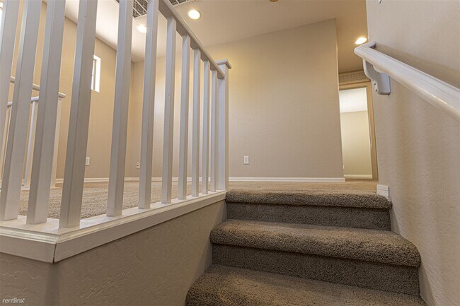 Foto del edificio - 4 br, 2.5 bath Townhome - 3659 W Thalia Ct