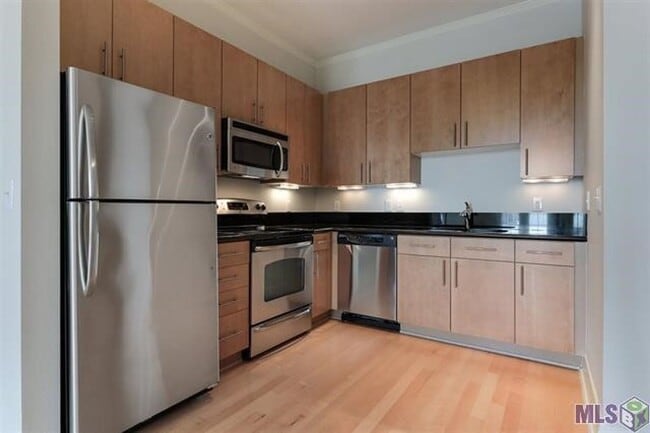 Foto del edificio - 7707 Bluebonnet Blvd
