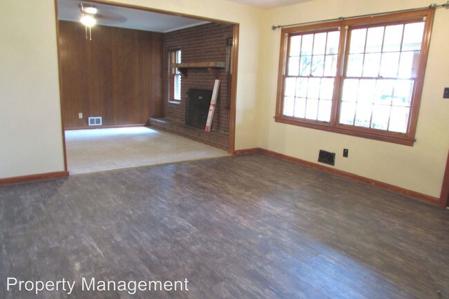 Building Photo - 2310 Weslan Dr