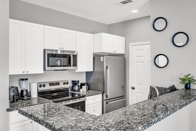 Foto del edificio - Snow Birds & TDY! Fully furnished 2 bed condo!