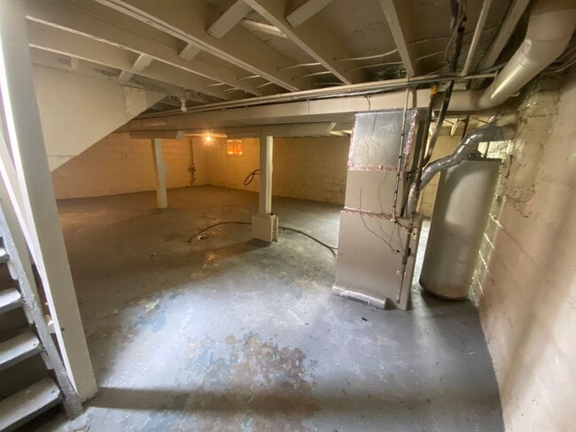 Building Photo - Brick Two Bedroom in Jennings