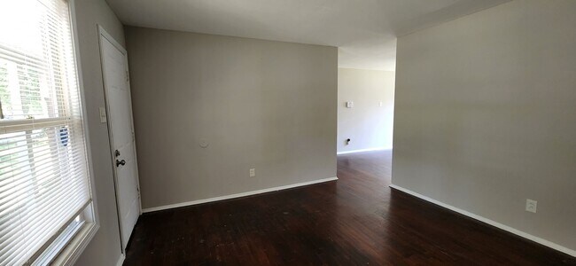 Foto del edificio - Lovely 3 Bedroom 1.5 Bathroom Home