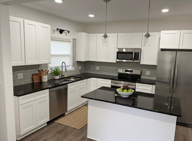 Building Photo - 2827 E 5th Ave