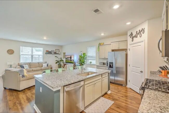 Foto del edificio - 405 Bering Ln