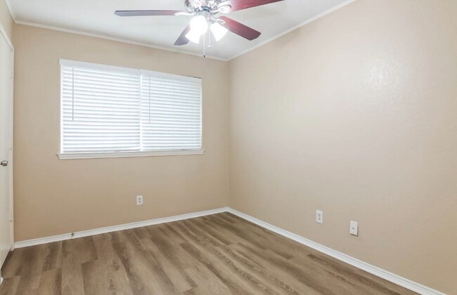 Foto del edificio - 4246 Hathaway Dr