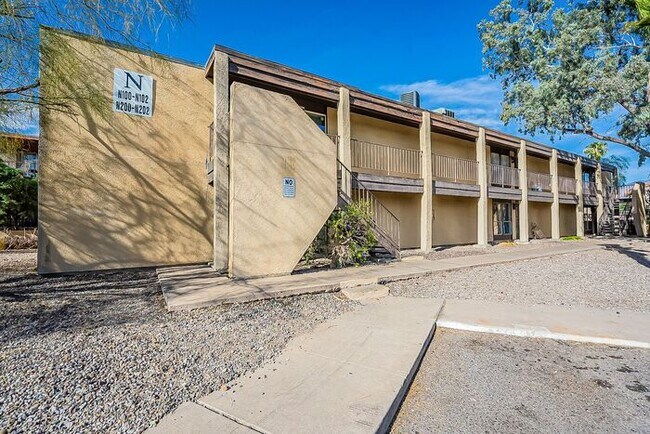 Foto del edificio - Spacious Upper-Level Retreat Minutes from TMC & St. Joseph’s