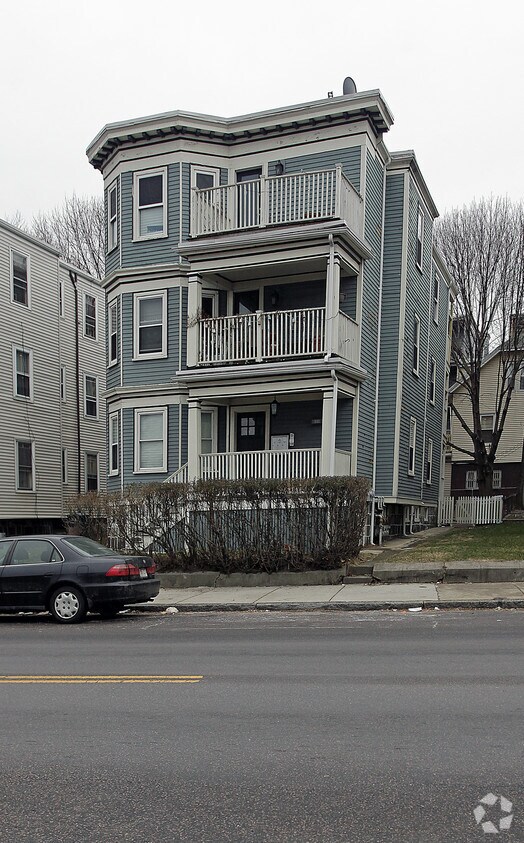 Building Photo - 141 Pleasant St