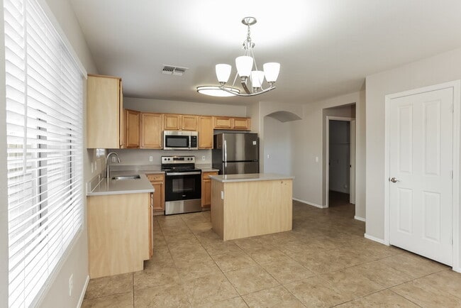 Foto del edificio - 3626 N 131st Dr