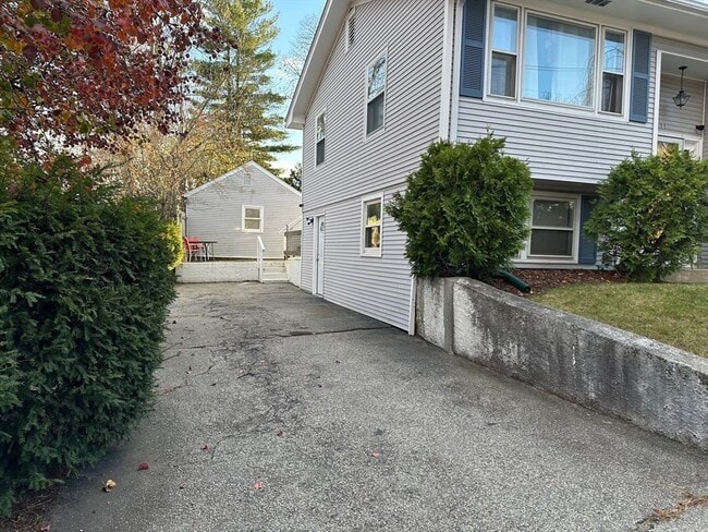 Building Photo - 11 Sutcliff Ave