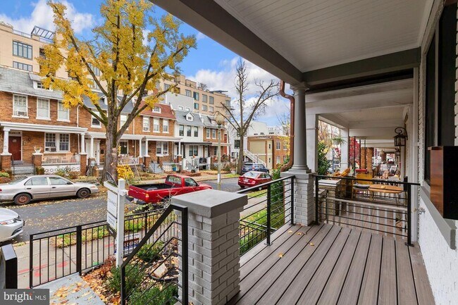 Foto del edificio - 3728 9th St NW