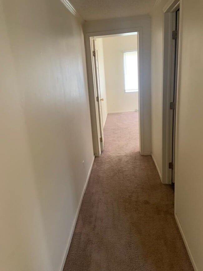 Building Photo - Single Family