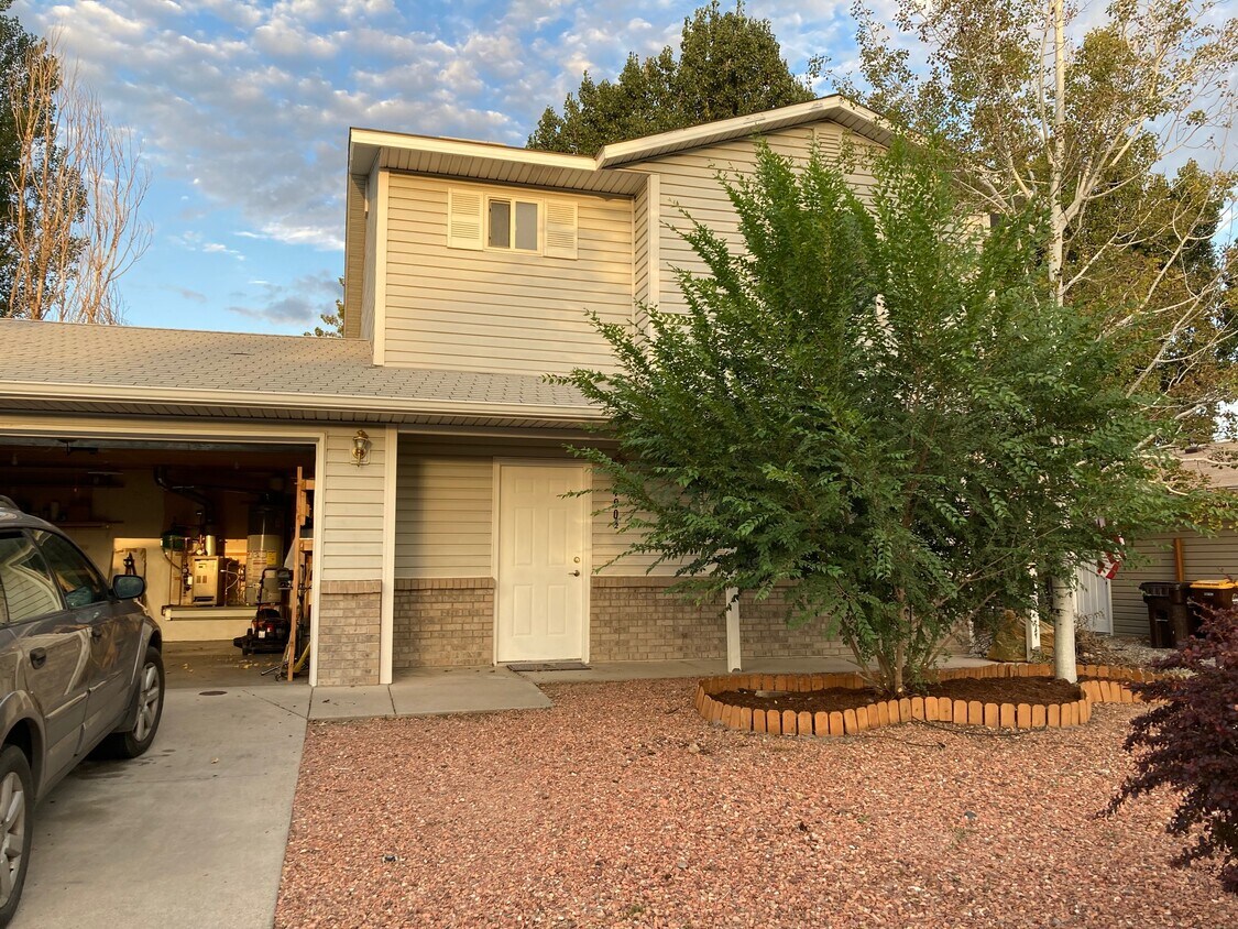 490 1/2 Aspen Grove Dr, Clifton, CO 81520 House Rental in Clifton, CO