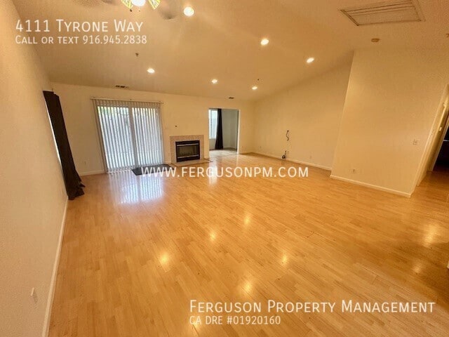 Foto del edificio - 4111 Tyrone Way