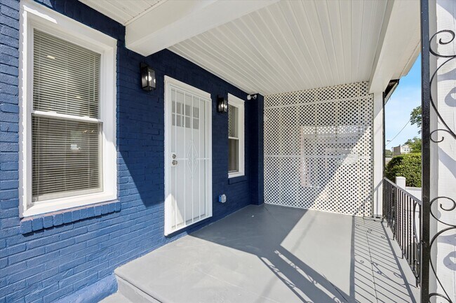 Foto del edificio - 6131 McMahon St