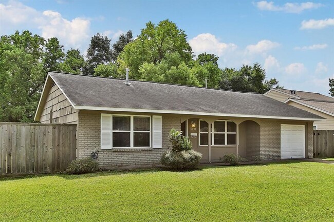 Building Photo - 5001 Viking Dr