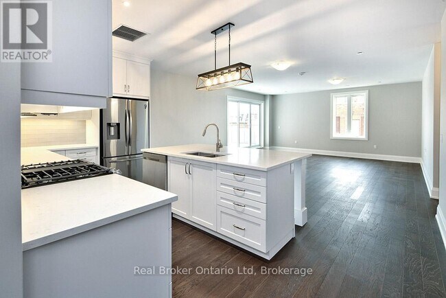 Photo du bâtiment - 80-280 9th St E
