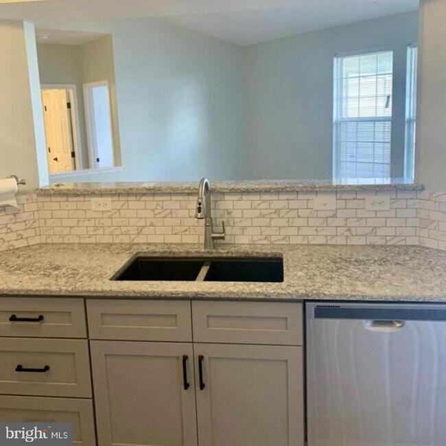 Foto del edificio - 8207 Blue Heron Dr