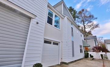 Building Photo - 613 Lake Dr