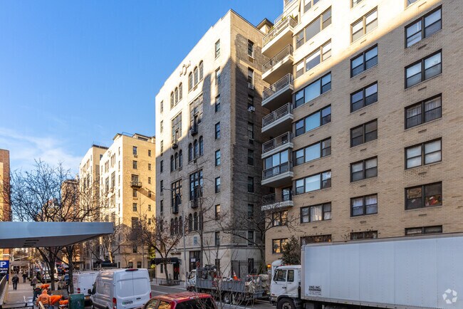 Building Photo - 45 E 9th St