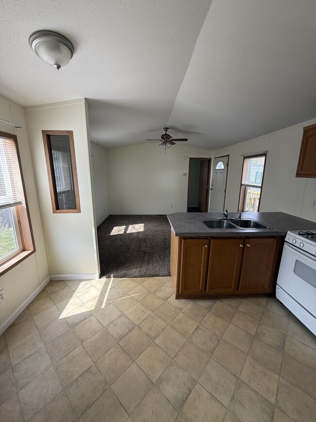 Building Photo - 6 Horner Dr