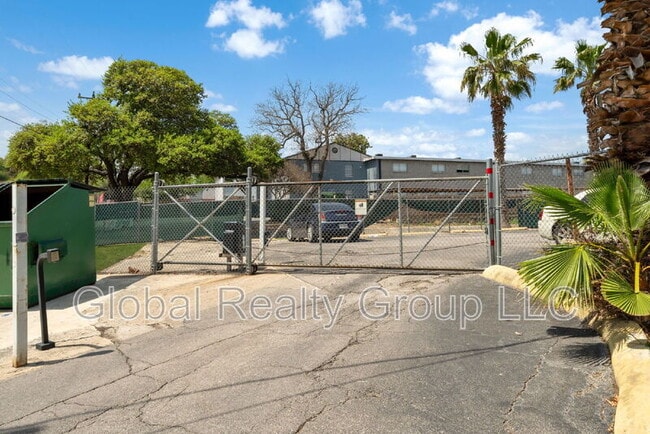 Foto del edificio - 255 E Rampart Dr