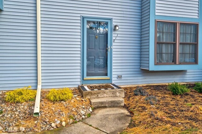 Building Photo - 811 Kings Croft Dr