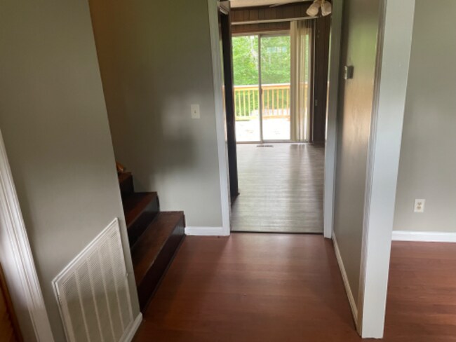 Building Photo - 7129 Cane Hollow Rd