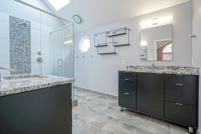 Building Photo - 13897 Sandy Creek Ct