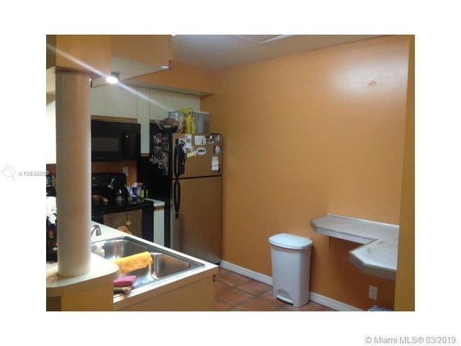 Foto del edificio - 15579 Miami Lakeway N