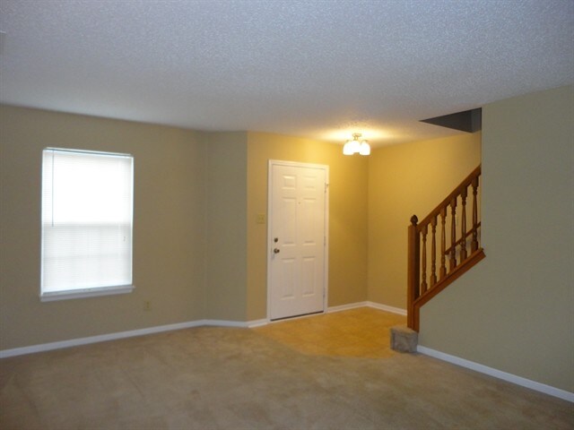 Building Photo - 1332 Clove Court