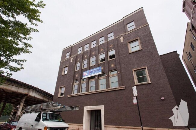 Building Photo - 951 W Dakin St