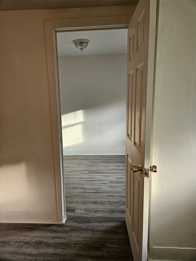 Dormitorio - 317 N Norton St