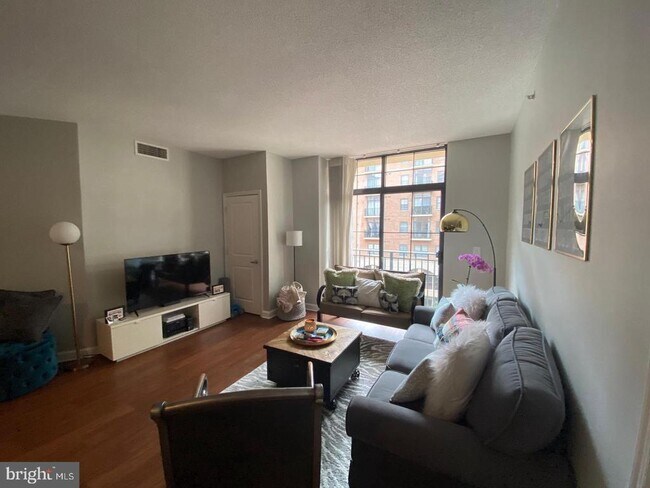 Foto del edificio - 1111 25th St NW