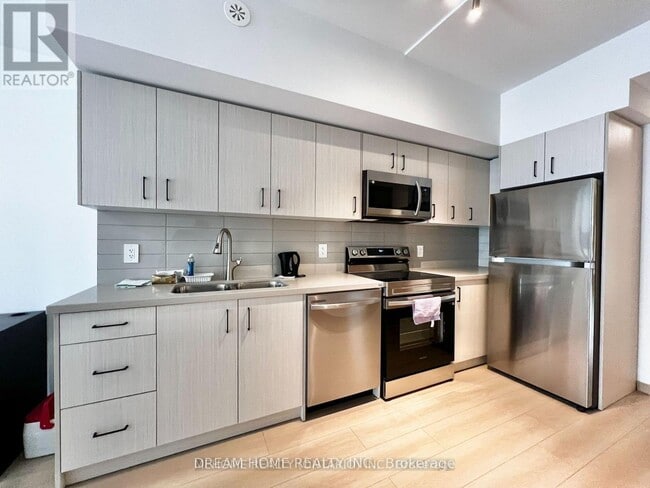 Building Photo - 3425 Sheppard Ave E