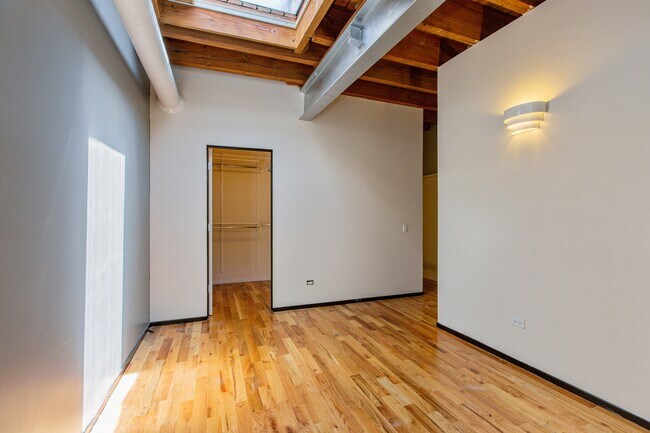 Foto del edificio - 1100 W Cornelia Ave