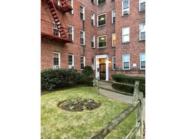 Foto del edificio - 760 Bronx River Rd