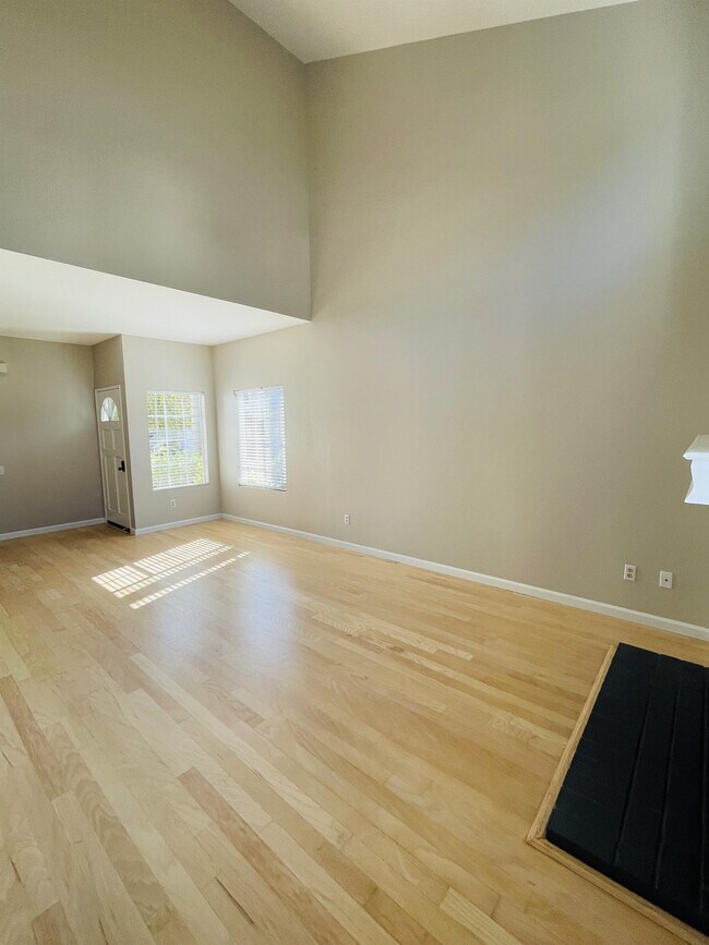 Building Photo - 13631 Tiverton Rd
