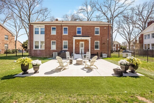 Foto del edificio - 312 Ellington Ave E