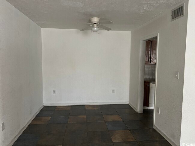 Building Photo - 407 76th Ave N