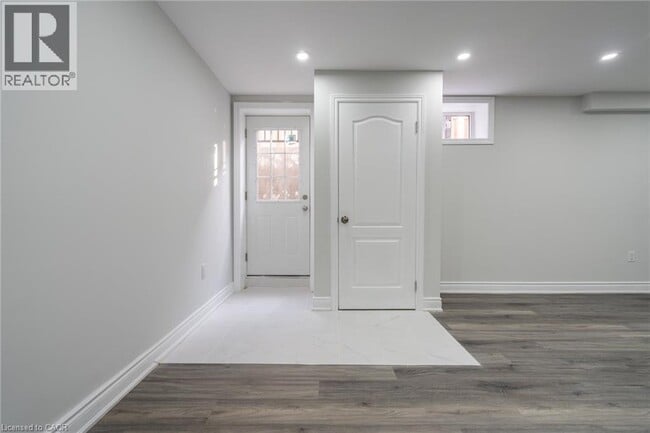 Building Photo - 75 Arrowhead Dr