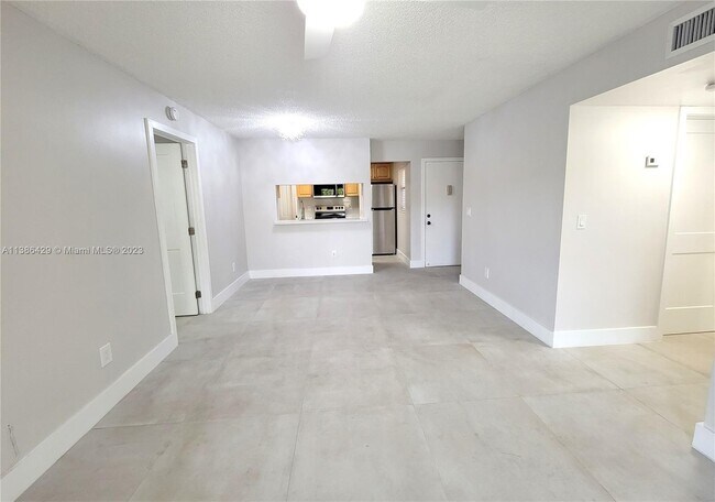 Building Photo - 9728 Hammocks Blvd