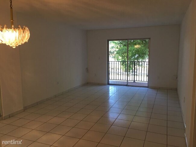 Foto del edificio - 1085 W 68th St