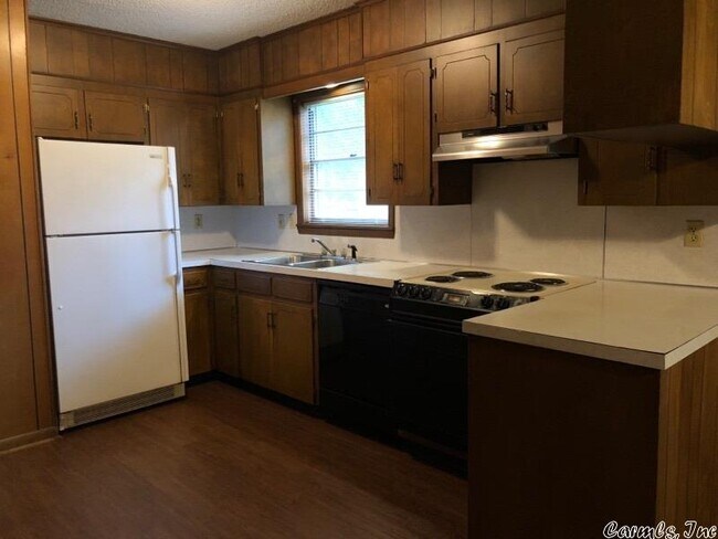 Building Photo - 6 Crain Dr