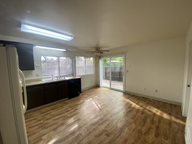 Building Photo - Unit available in Tierrasanta in Villa Mar...