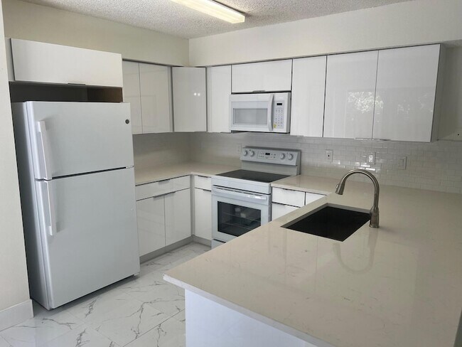 Foto del edificio - 2212 White Pine Cir