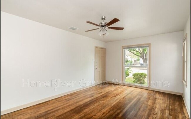 Foto del edificio - 427 Jennings Ave
