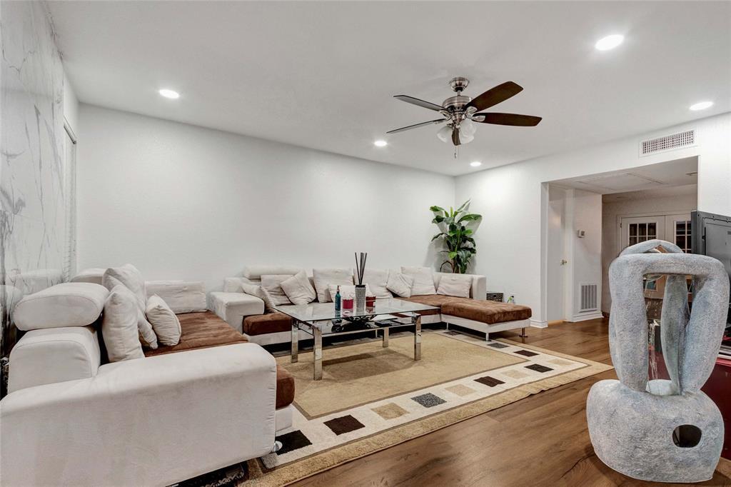 Foto principal - 5807 Beverly Hill St