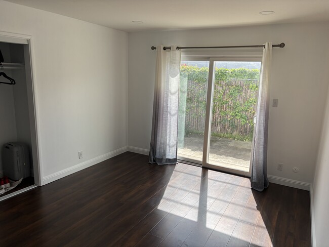 Building Photo - 3015 Los Prados St