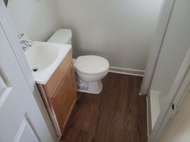 Building Photo - 2303 Maclin Cir