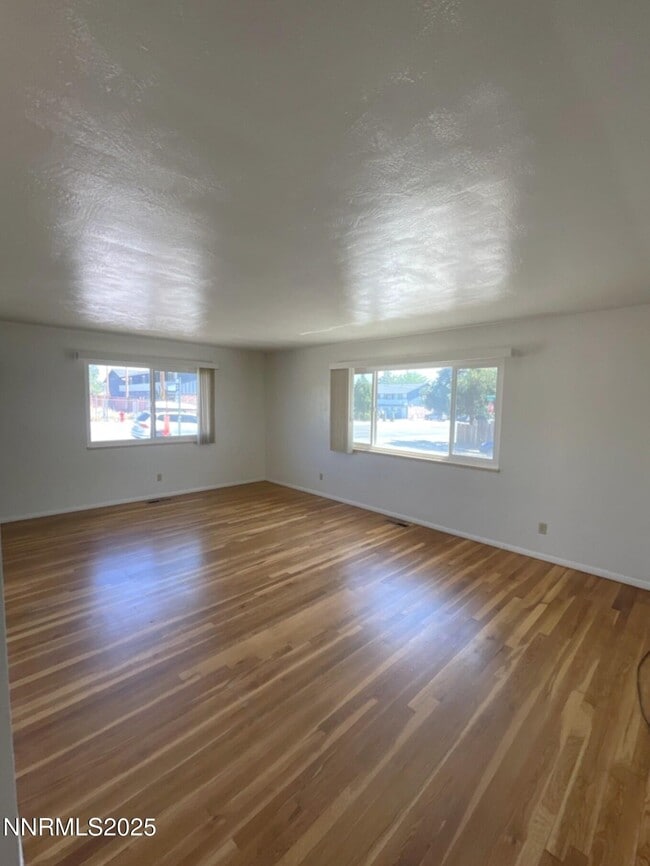 Building Photo - 685 Genoa Ave